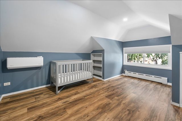6210 N Moody Avenue, Chicago, IL 60646