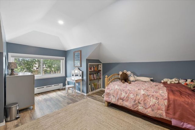 6210 N Moody Avenue, Chicago, IL 60646