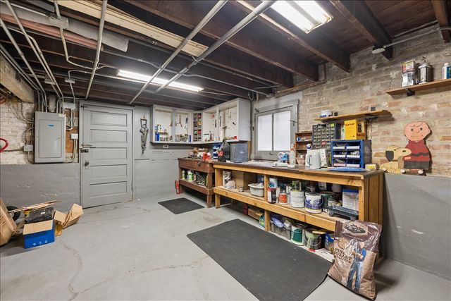 6210 N Moody Avenue, Chicago, IL 60646