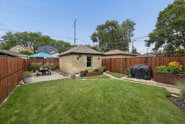 6210 N Moody Avenue, Chicago, IL 60646