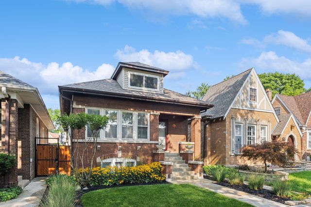 6210 N Moody Avenue, Chicago, IL 60646