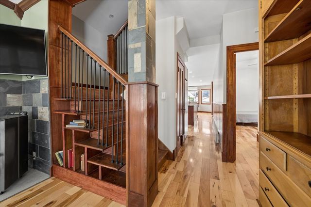 6210 N Moody Avenue, Chicago, IL 60646