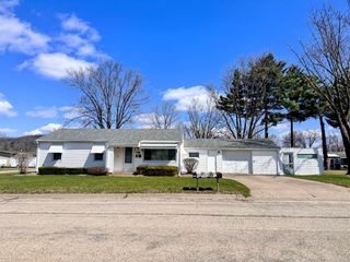 1400 S 11th Street, Prairie Du Chien, WI 53821