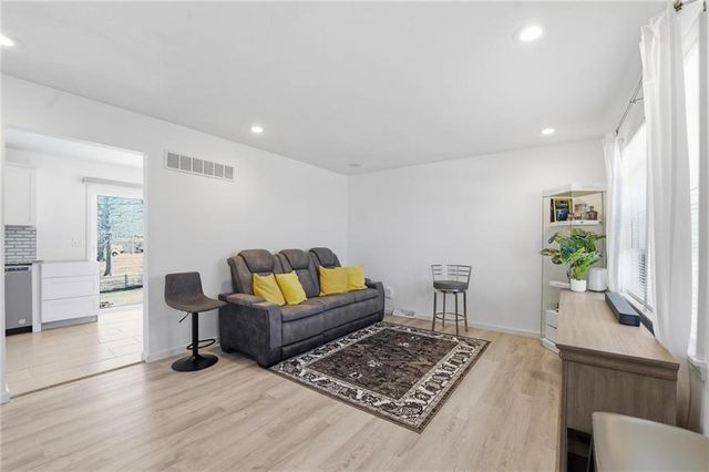 120 N 1st Street, Blue Springs, MO 64014