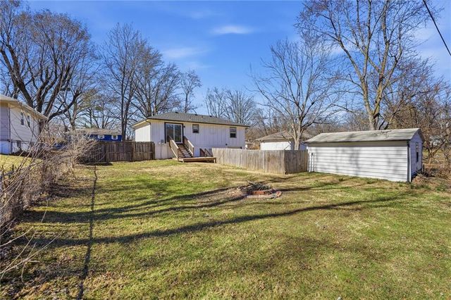 120 N 1st Street, Blue Springs, MO 64014