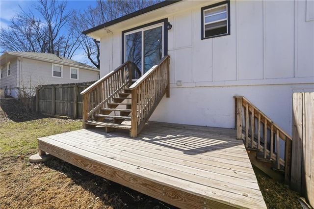 120 N 1st Street, Blue Springs, MO 64014