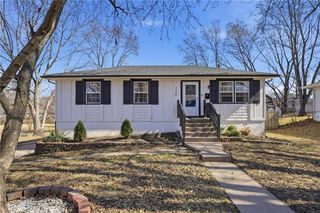 120 N 1st Street, Blue Springs, MO 64014
