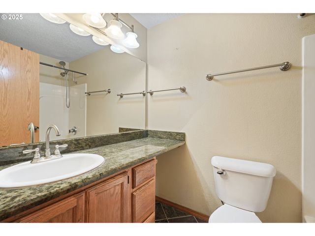 200 S BINA Dr, Newberg, OR 97132