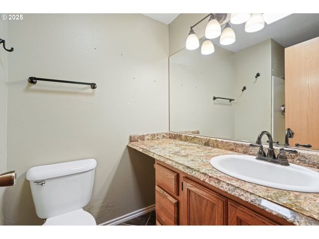 200 S BINA Dr, Newberg, OR 97132
