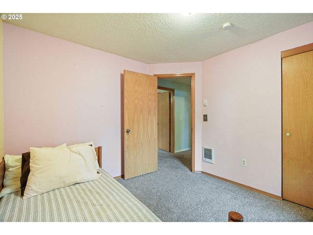 200 S BINA Dr, Newberg, OR 97132