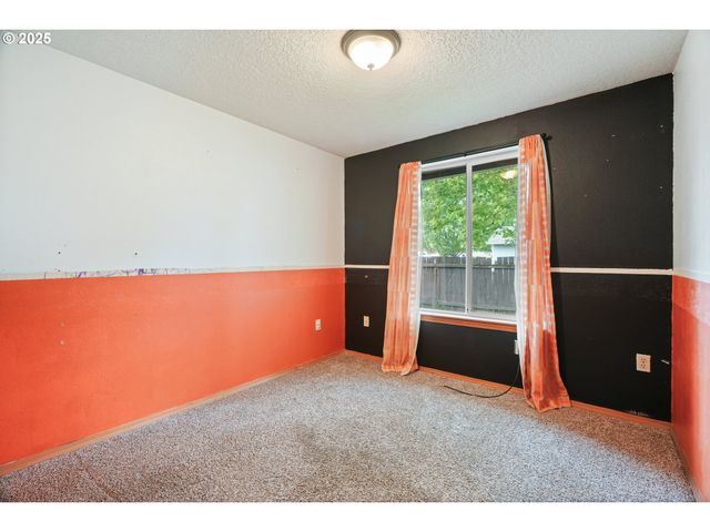 200 S BINA Dr, Newberg, OR 97132