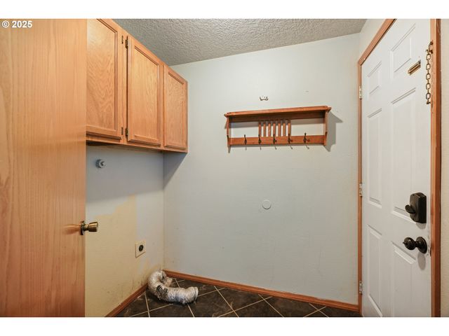 200 S BINA Dr, Newberg, OR 97132