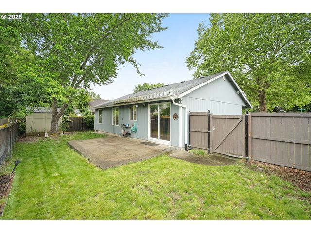 200 S BINA Dr, Newberg, OR 97132