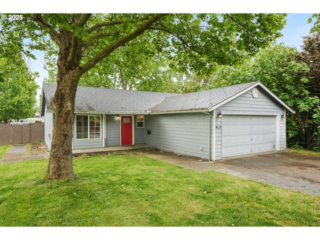 200 S BINA Dr, Newberg, OR 97132