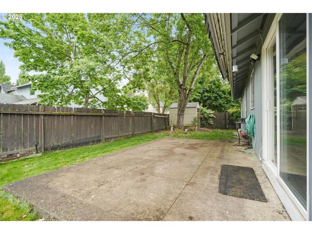 200 S BINA Dr, Newberg, OR 97132