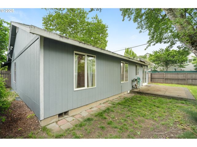 200 S BINA Dr, Newberg, OR 97132
