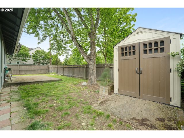 200 S BINA Dr, Newberg, OR 97132