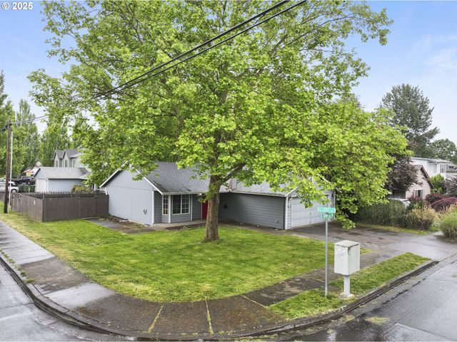 200 S BINA Dr, Newberg, OR 97132