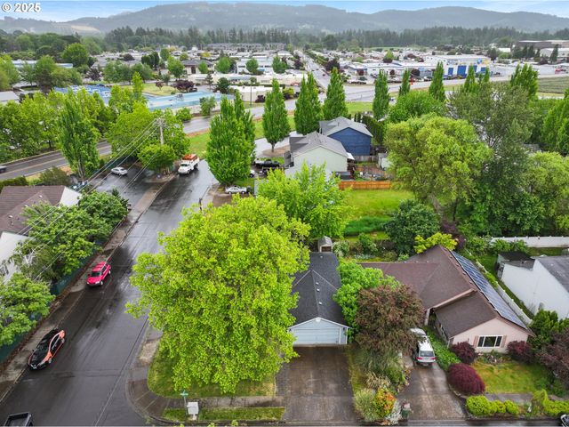 200 S BINA Dr, Newberg, OR 97132
