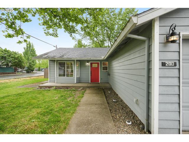 200 S BINA Dr, Newberg, OR 97132
