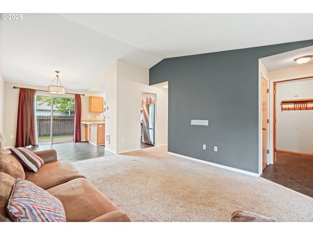 200 S BINA Dr, Newberg, OR 97132