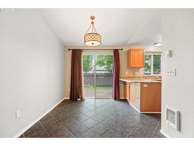200 S BINA Dr, Newberg, OR 97132