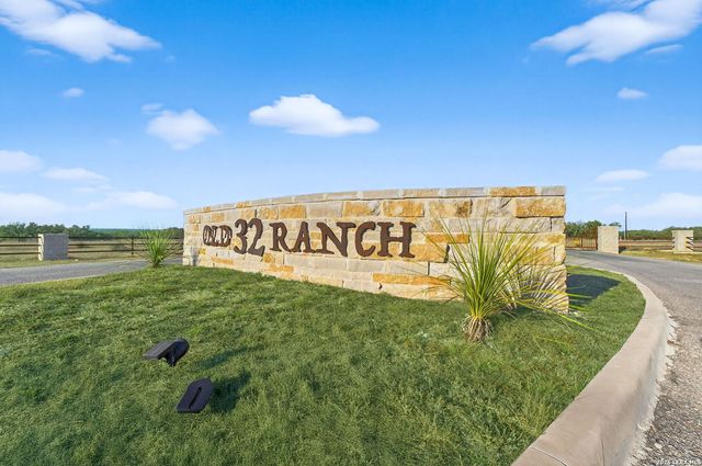 732 Whiskey Trail, Blanco, TX 78606