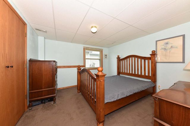 1308 Wolf DRIVE, West Bend, WI 53090