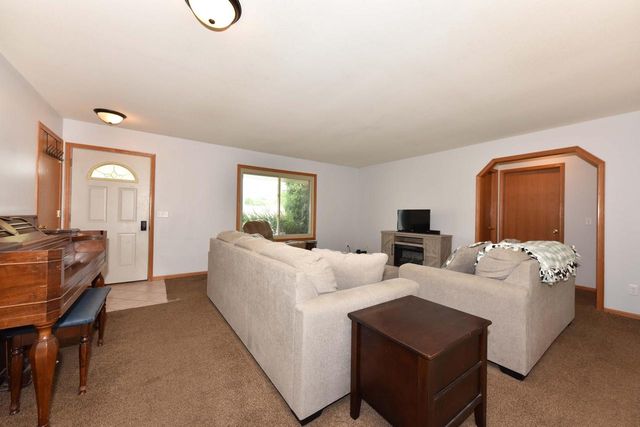 1308 Wolf DRIVE, West Bend, WI 53090