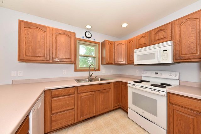 1308 Wolf DRIVE, West Bend, WI 53090