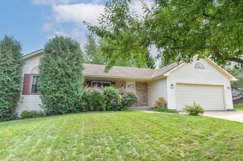 1308 Wolf DRIVE, West Bend, WI 53090