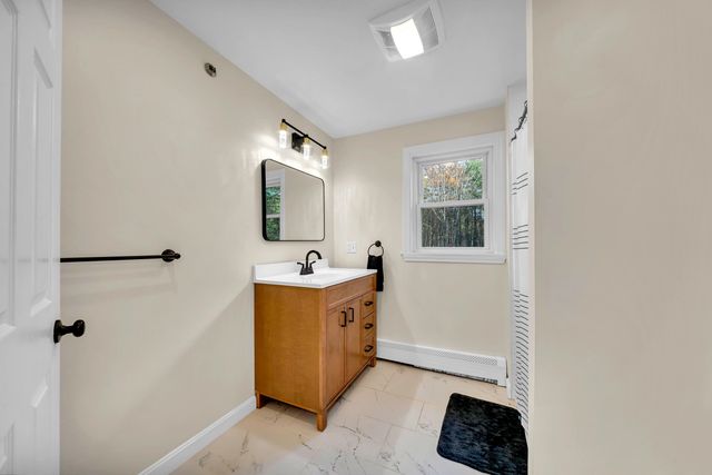 27 Norwood Road, Salem, NH 03079