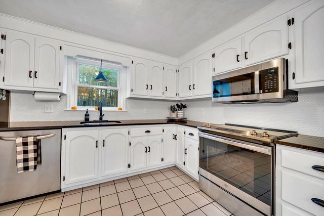 27 Norwood Road, Salem, NH 03079