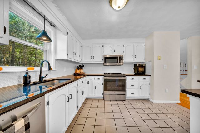 27 Norwood Road, Salem, NH 03079