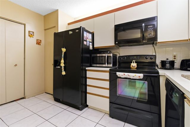 6768 10th Avenue 115, Lake Worth, FL 33467