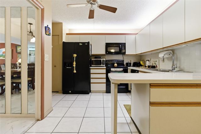 6768 10th Avenue 115, Lake Worth, FL 33467