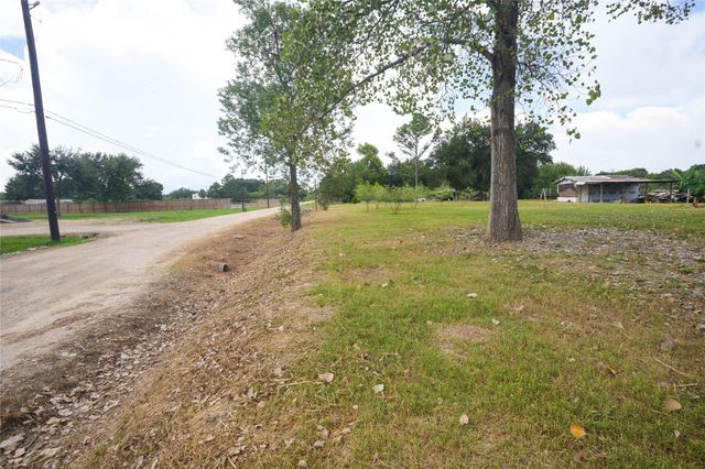 727 E Jasmine Street, Fresno, TX 77545