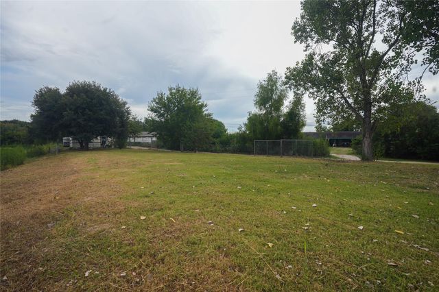 727 E Jasmine Street, Fresno, TX 77545
