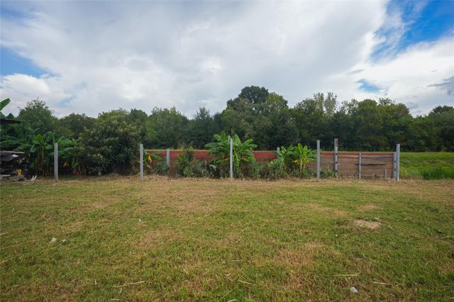 727 E Jasmine Street, Fresno, TX 77545