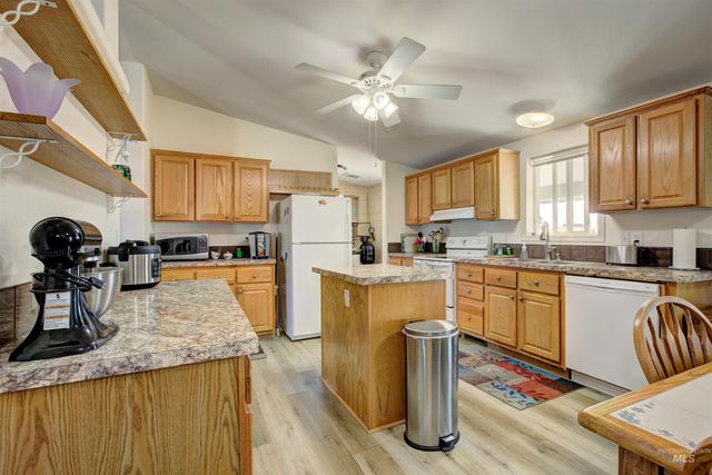 7687 Winter Horses Dr, Middleton, ID 83644