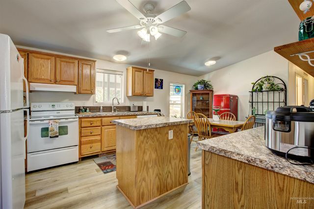 7687 Winter Horses Dr, Middleton, ID 83644