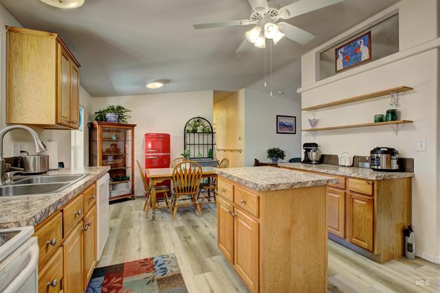 7687 Winter Horses Dr, Middleton, ID 83644