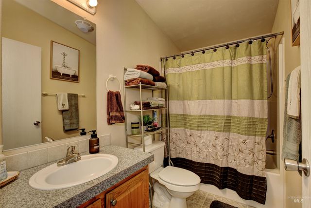 7687 Winter Horses Dr, Middleton, ID 83644