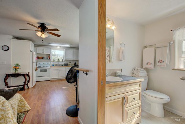 7687 Winter Horses Dr, Middleton, ID 83644