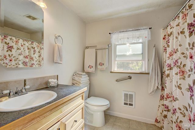 7687 Winter Horses Dr, Middleton, ID 83644