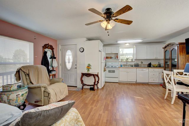 7687 Winter Horses Dr, Middleton, ID 83644