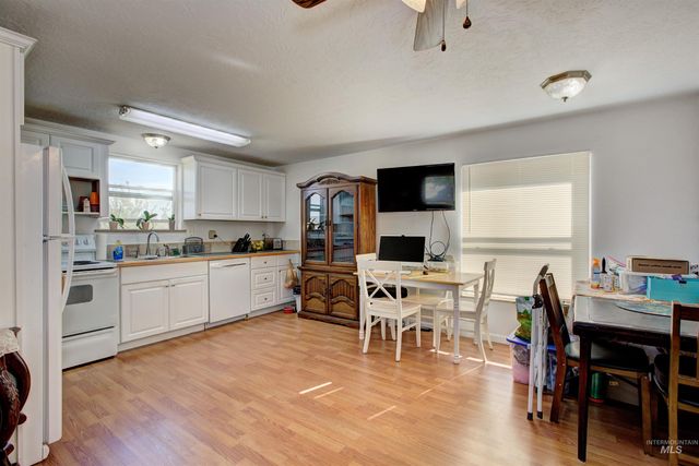 7687 Winter Horses Dr, Middleton, ID 83644