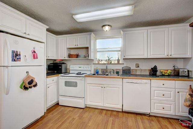 7687 Winter Horses Dr, Middleton, ID 83644