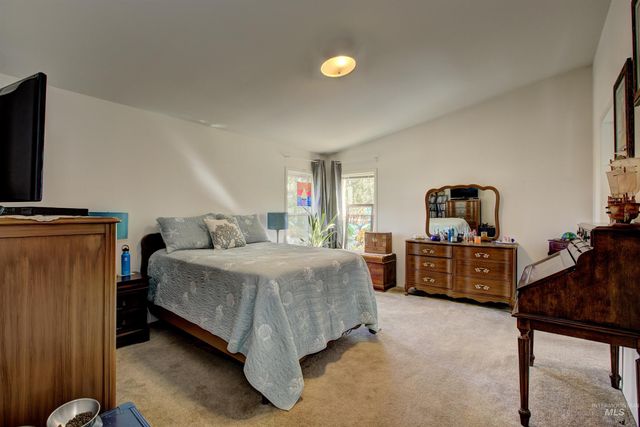 7687 Winter Horses Dr, Middleton, ID 83644