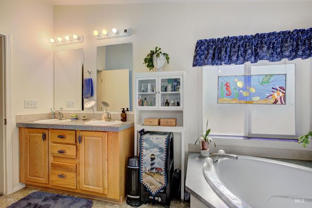 7687 Winter Horses Dr, Middleton, ID 83644